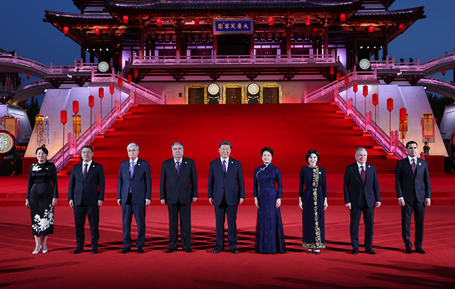 习近平和彭丽媛为出席中国－中亚峰会的中亚国家元首夫妇举行欢迎仪式和欢迎宴会