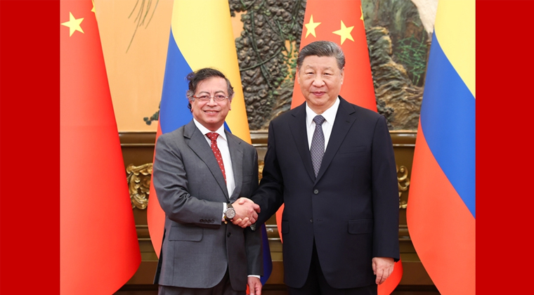 习近平会见哥伦比亚总统佩特罗